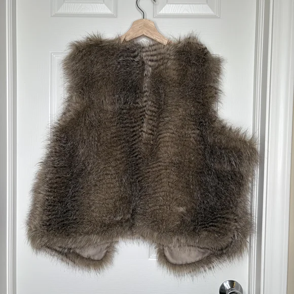 New York & Company Faux Fur Vest in Rich Brown - Picture 2 of 6